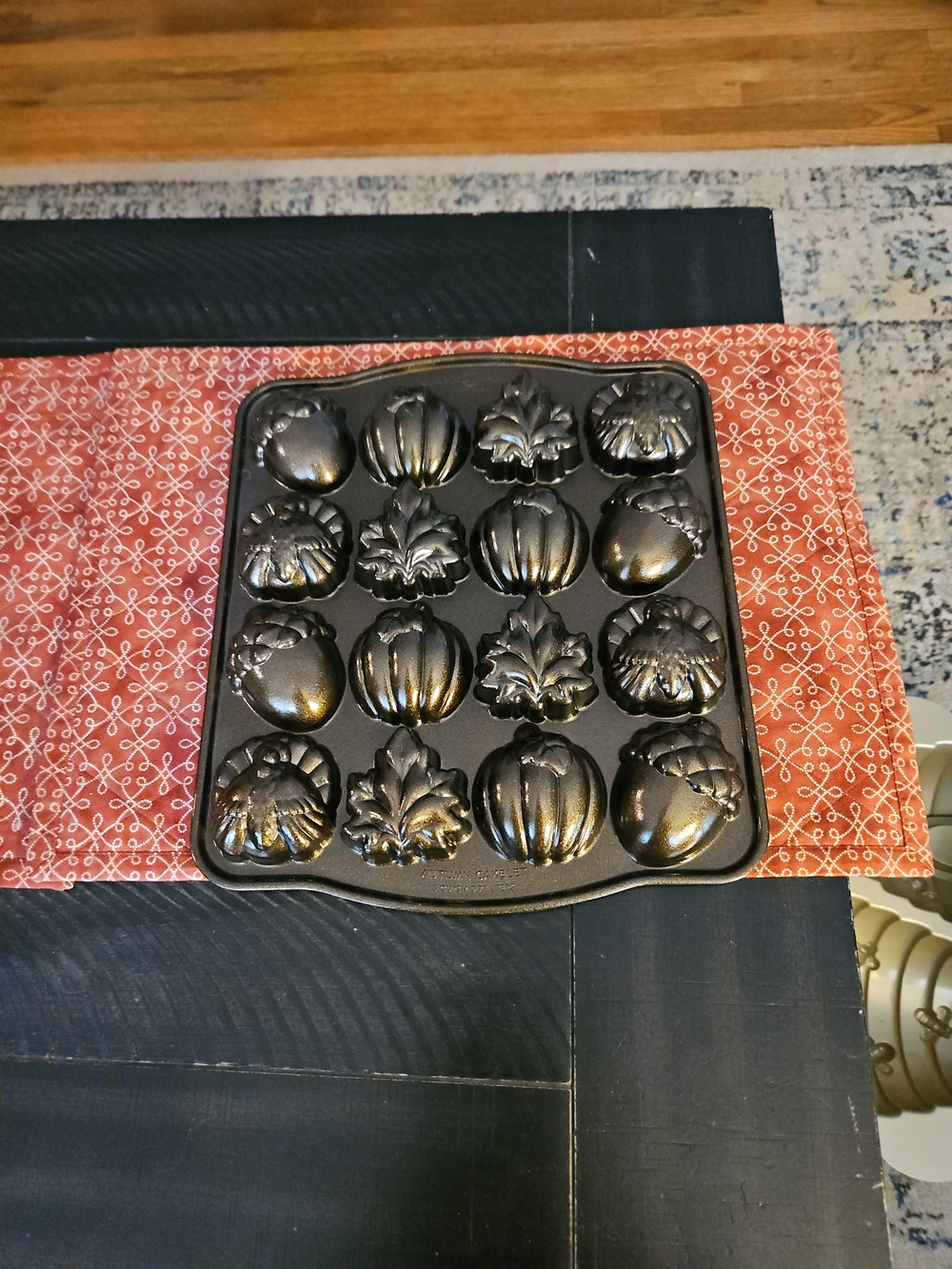 Nordic Ware Black Mini Autumn Mold Pan